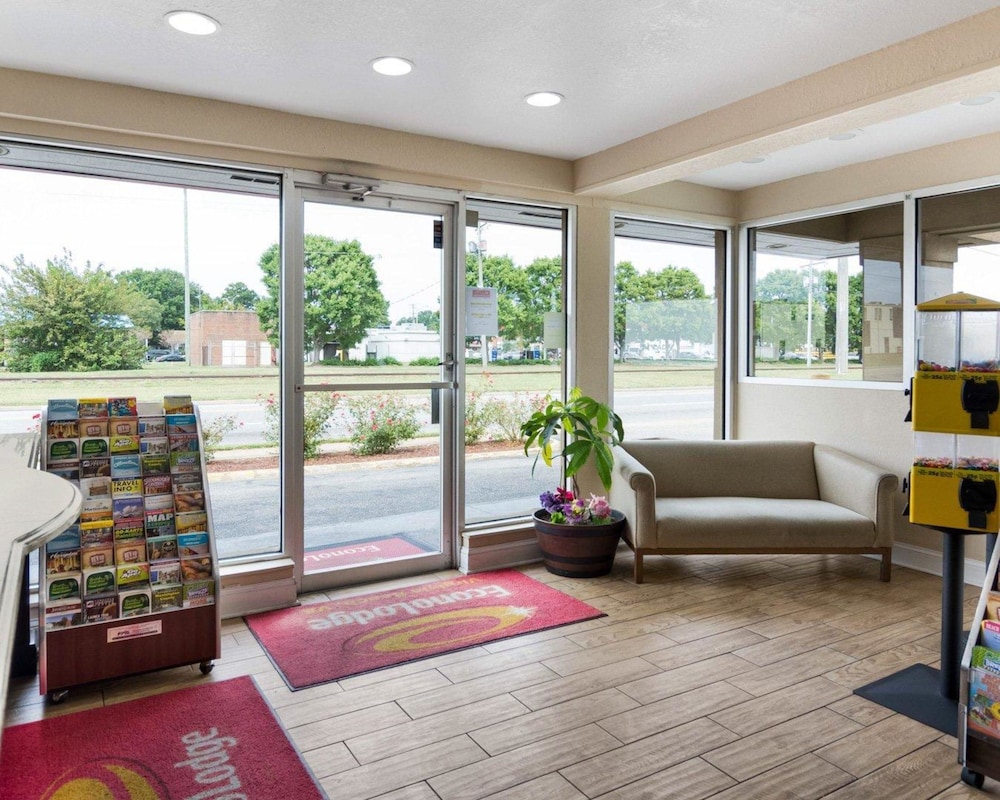 Econo Lodge Town Center 26/32