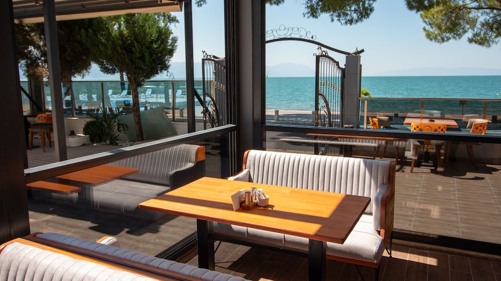 Lake Life Hotel 27/50