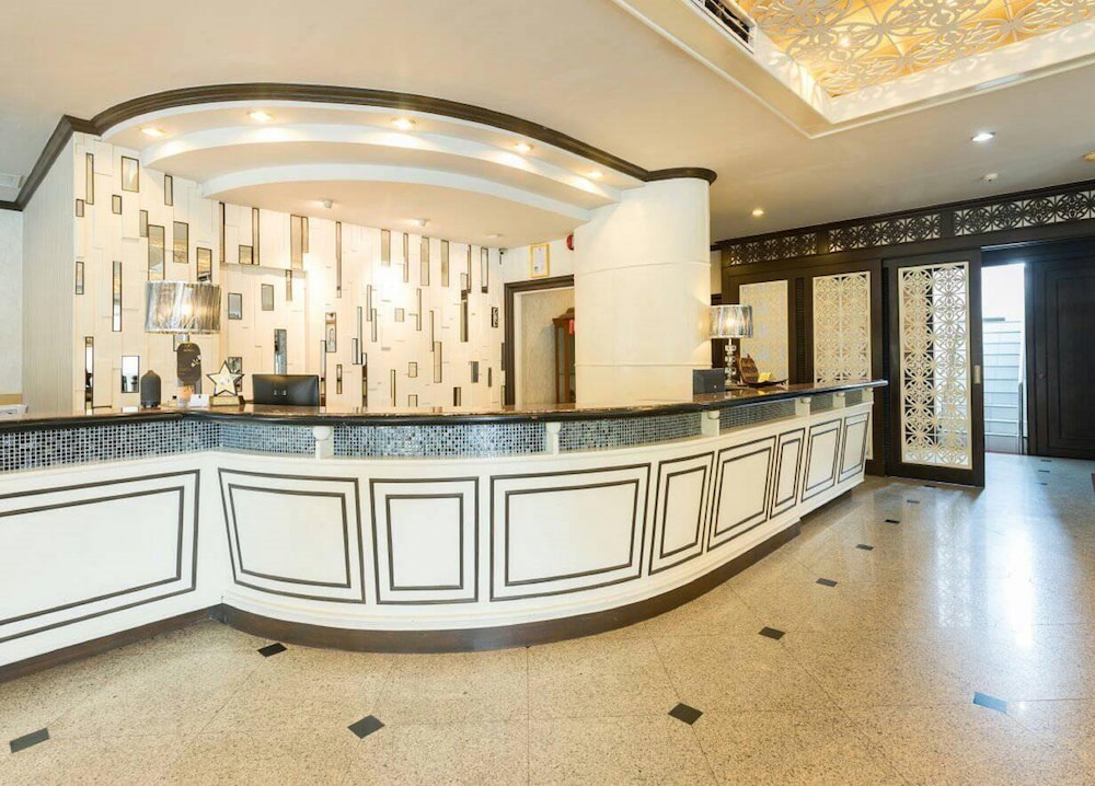 The Legacy Hotel 6/50