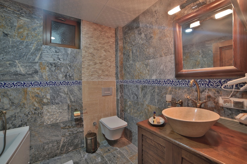 Caravanserai Inn Hotel 44/50