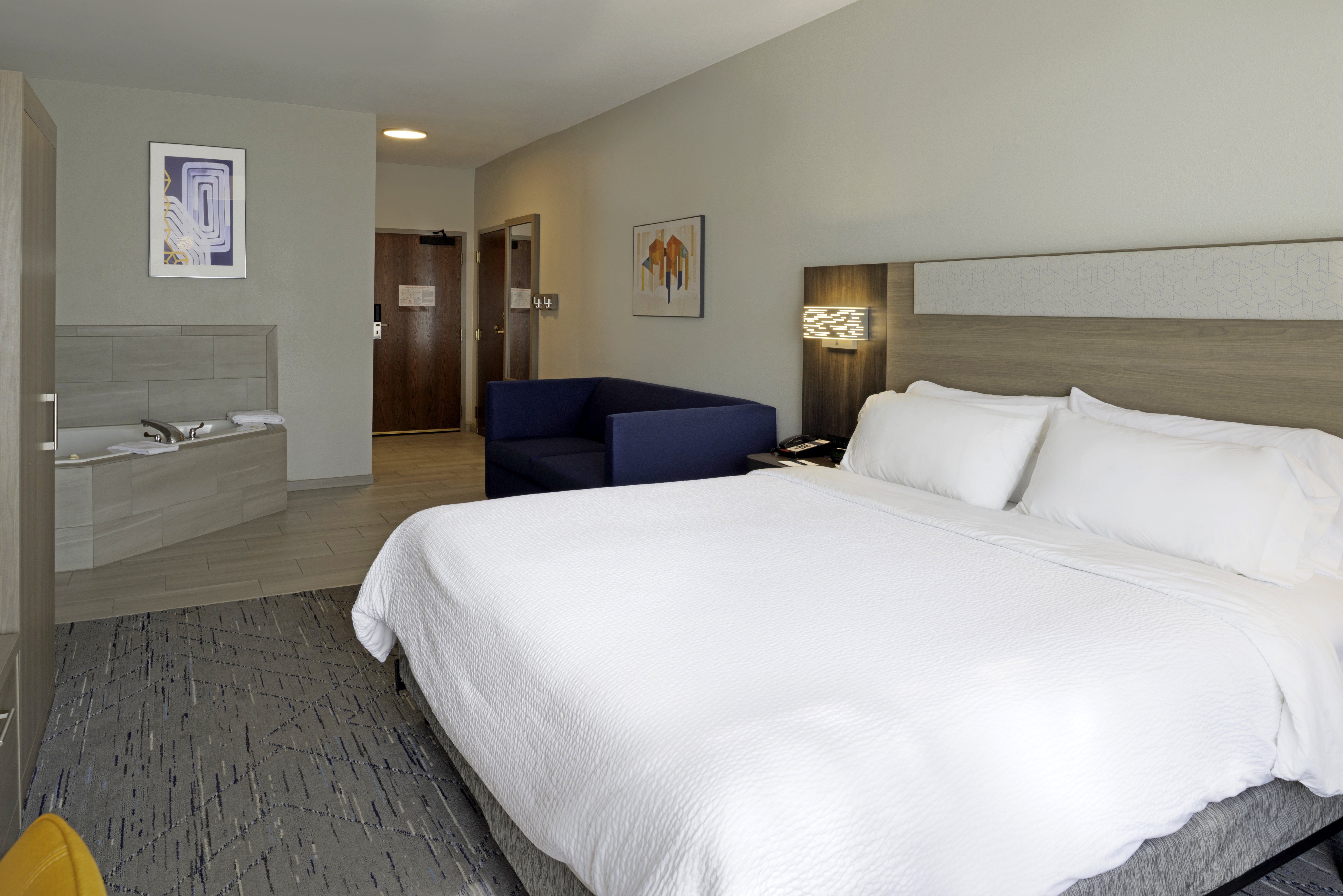 Holiday Inn Express Hotel Suites Fort Atkinson 12/74