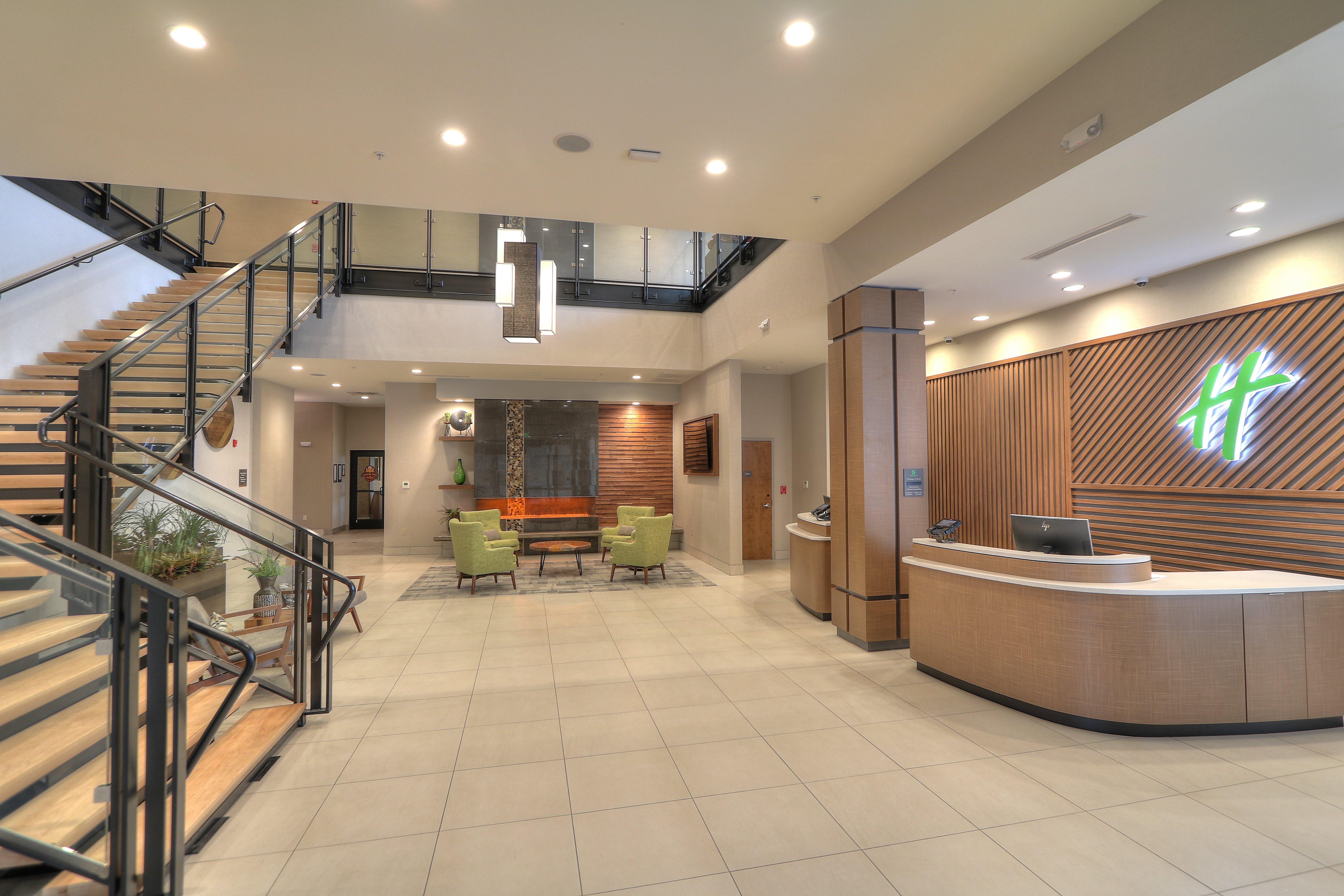 Holiday Inn & Suites Pigeon Forge Convention Center (ex Econo Lodge Hotel) 4/30