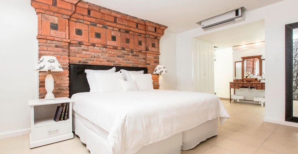 LOFT, KING BED