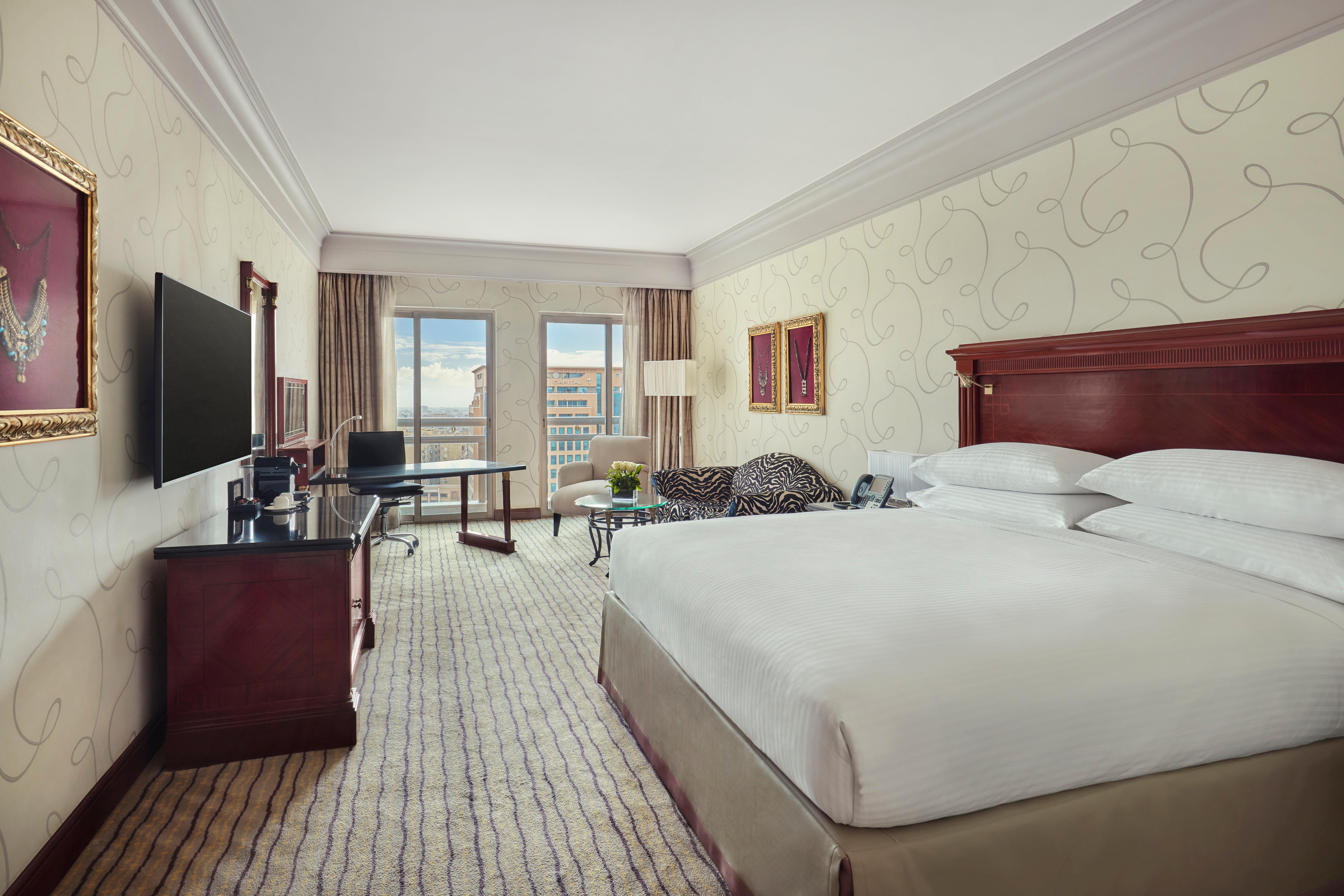 Club, King Bed