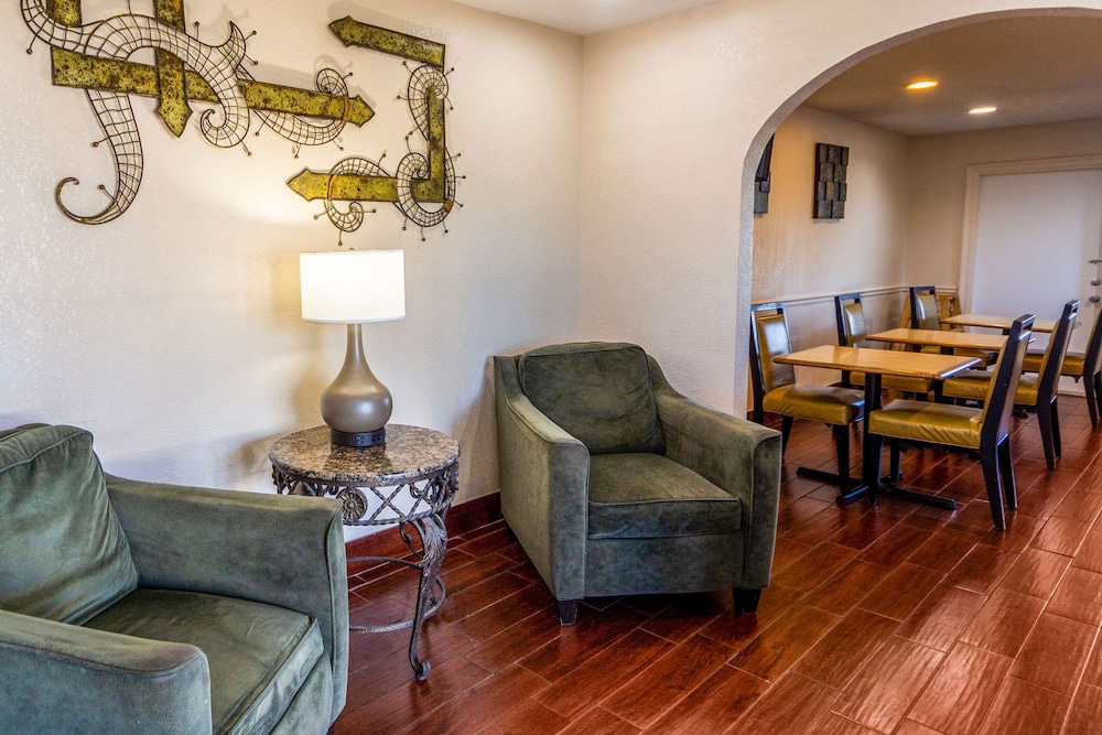 Econo Lodge Meridian 20/28