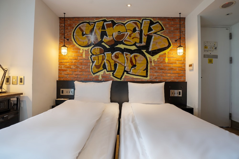Check Inn Hotel 27/70