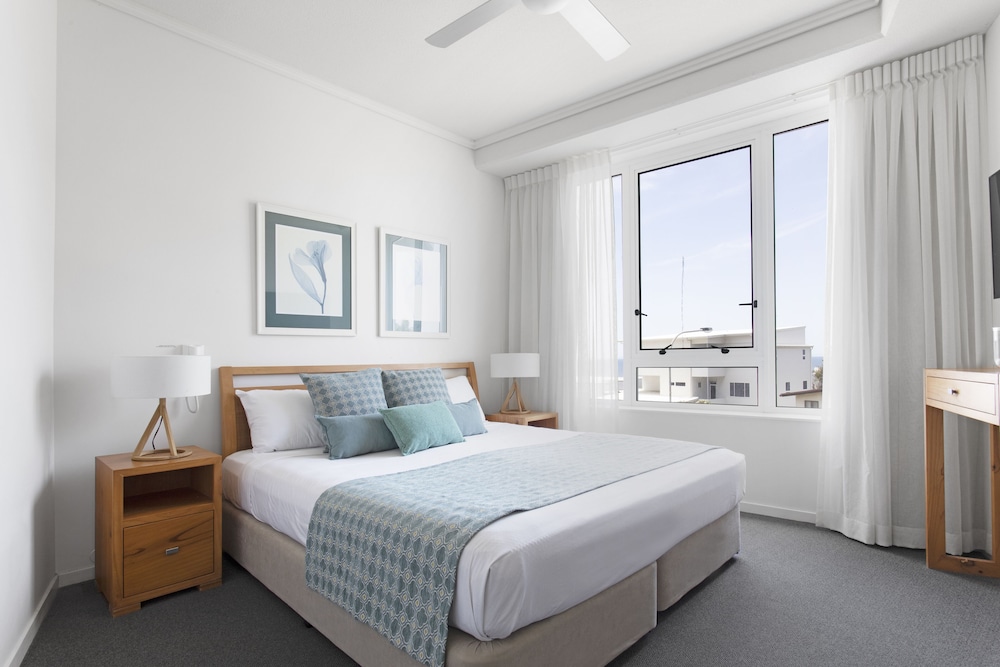 2 Bedrooms, King and Twin Beds, Water View