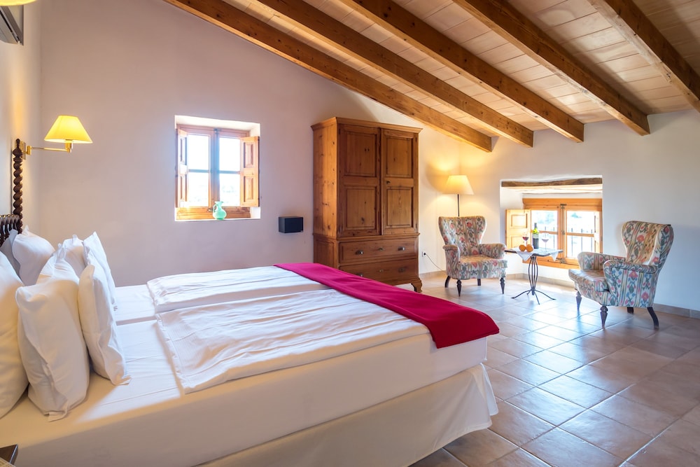 Finca Hotel Can Estades 29/63