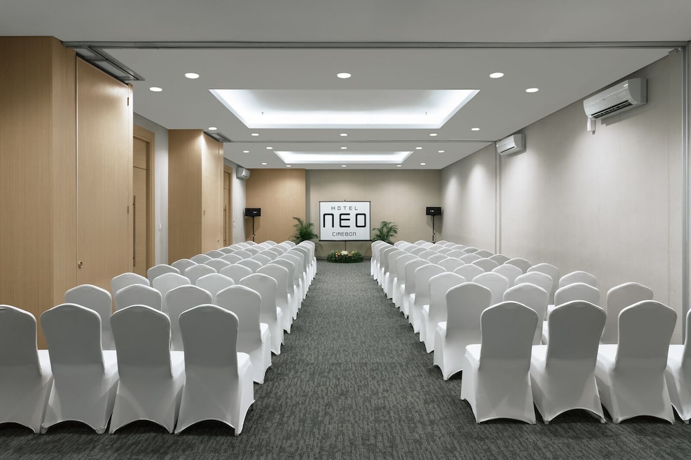 Hotel Neo Cirebon 41/51