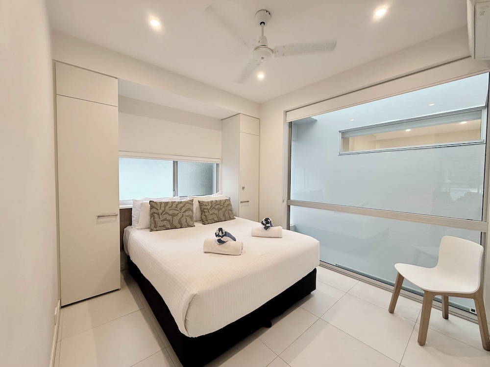 2 BEDROOMS, EXECUTIVE, APARTMENT, POOL VIEW