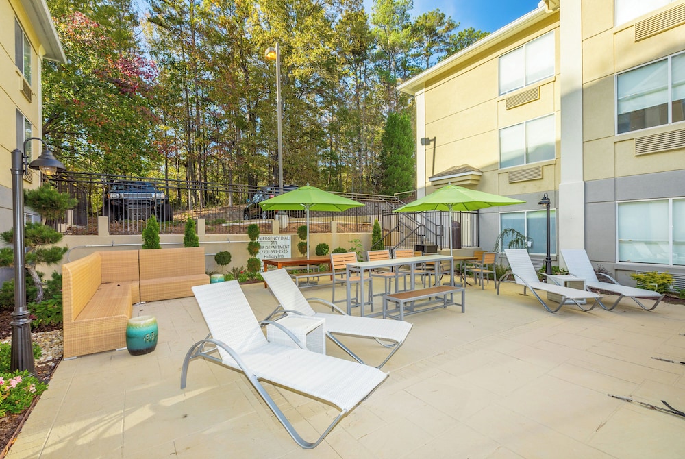 Holiday Inn Hotel Suites Peachtree City 68/70