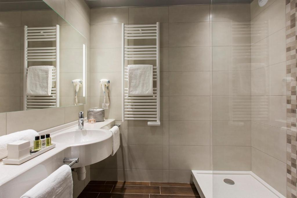 Hotel Roi Soleil Prestige Plaisir - St Quentin 38/39