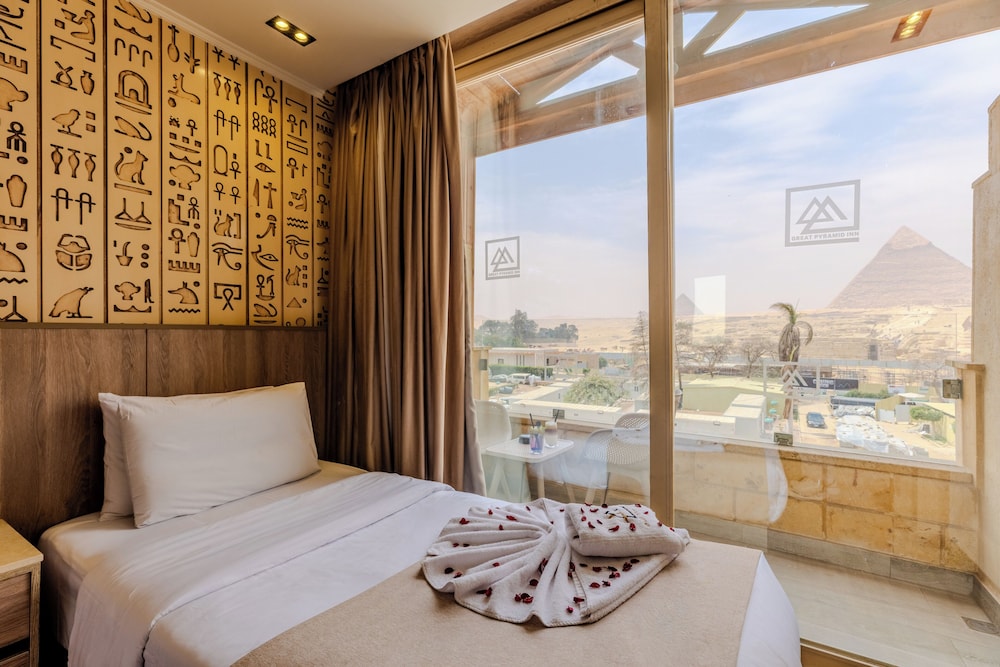 Great Pyramid Inn 17/50