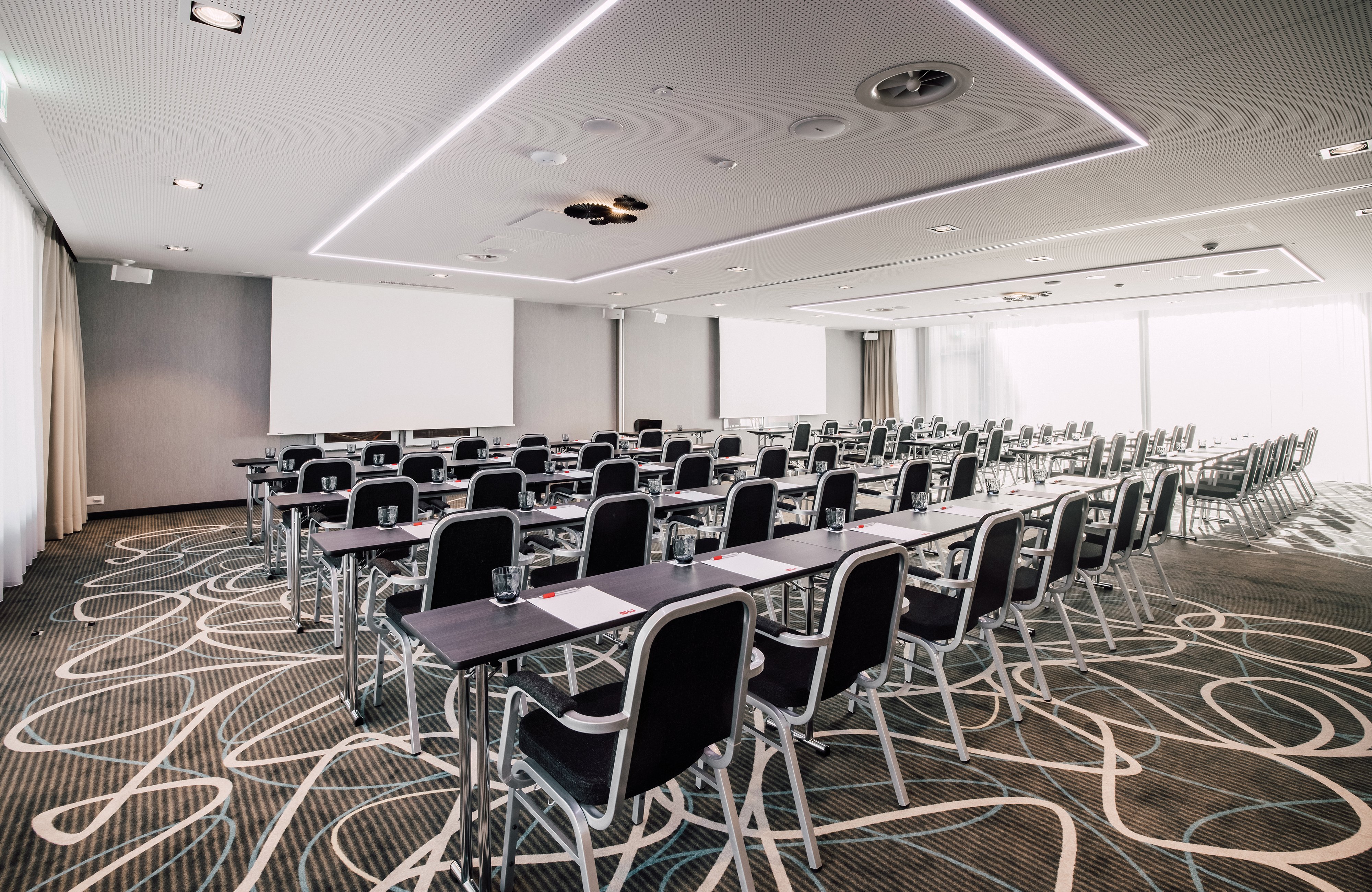 Leonardo Hotel Zurich Airport 65/76