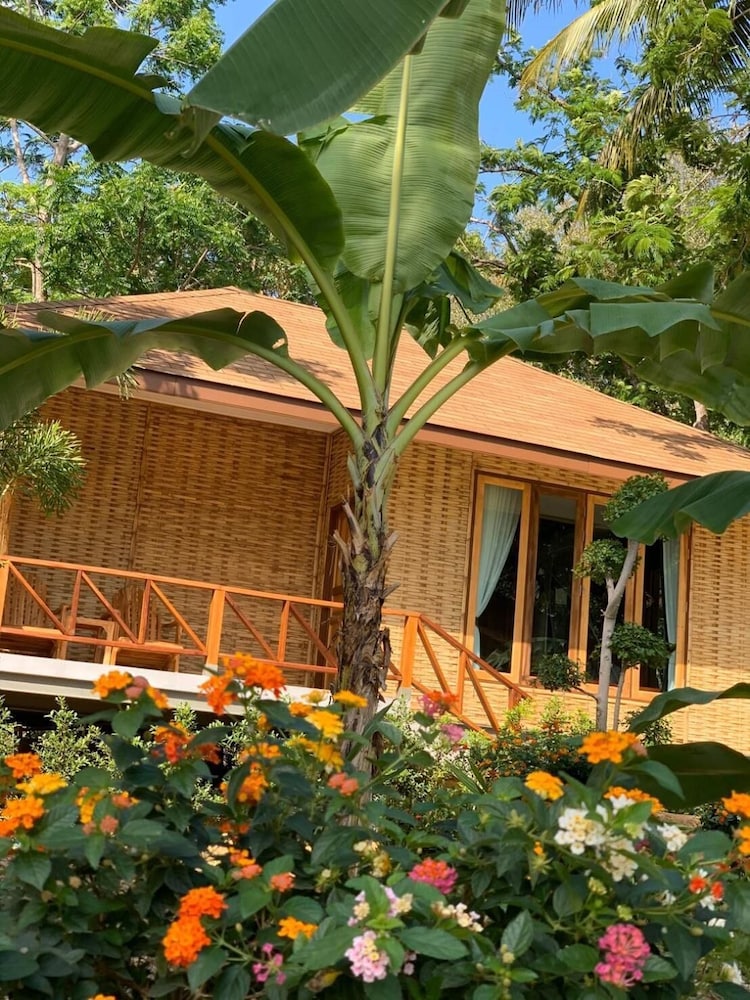 Thiw Son Beach Resort 64/70