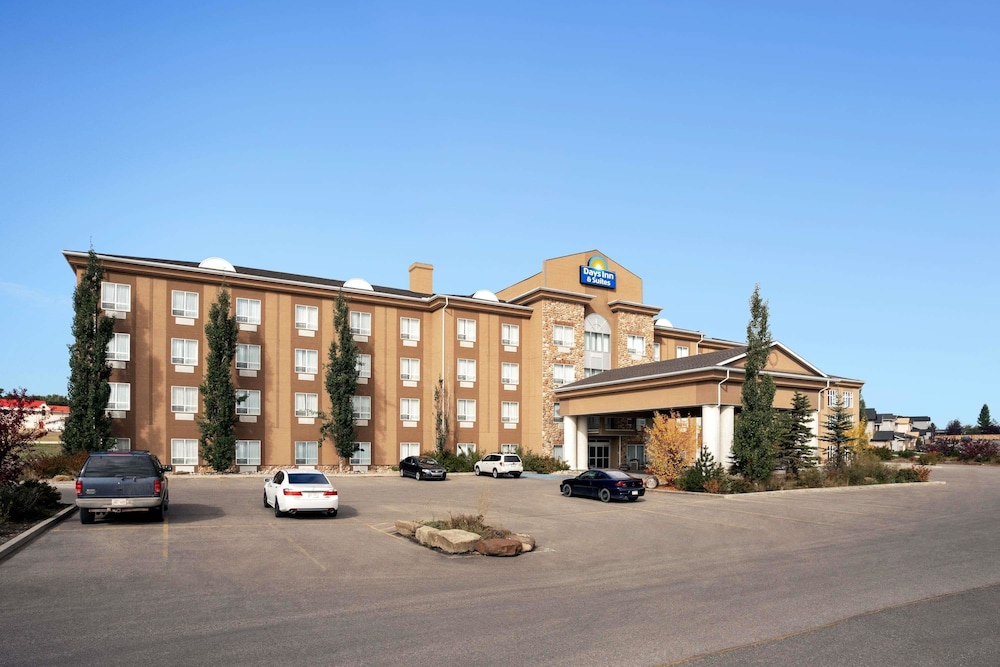 Days Inn & Suites By Wyndham Strathmore 1/29
