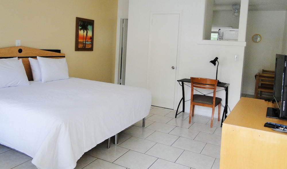 Great Escape Inn 33/75
