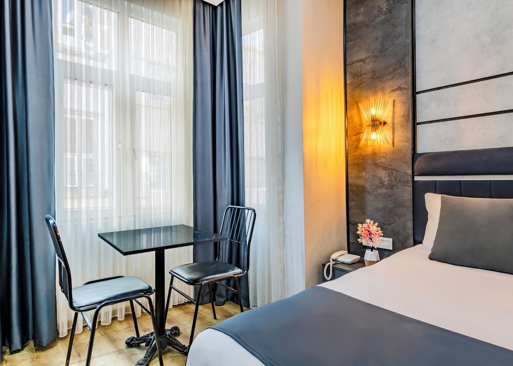 La Pazza Suites 36/50