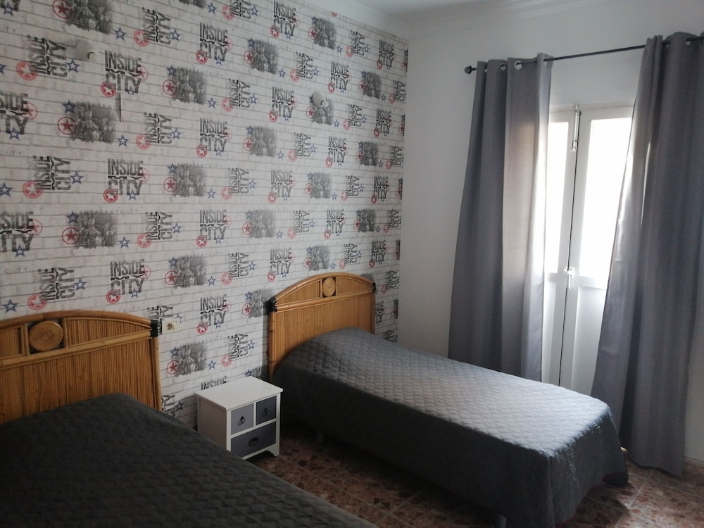 Hostal Alcaravaneras 12/43