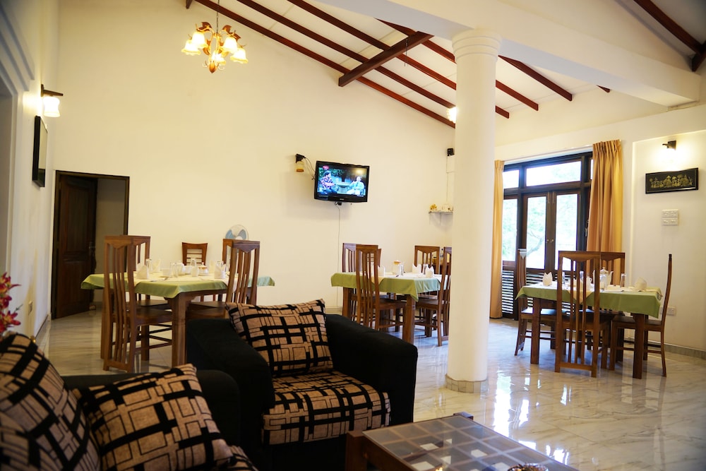 Moon Hills Hotel 29/50