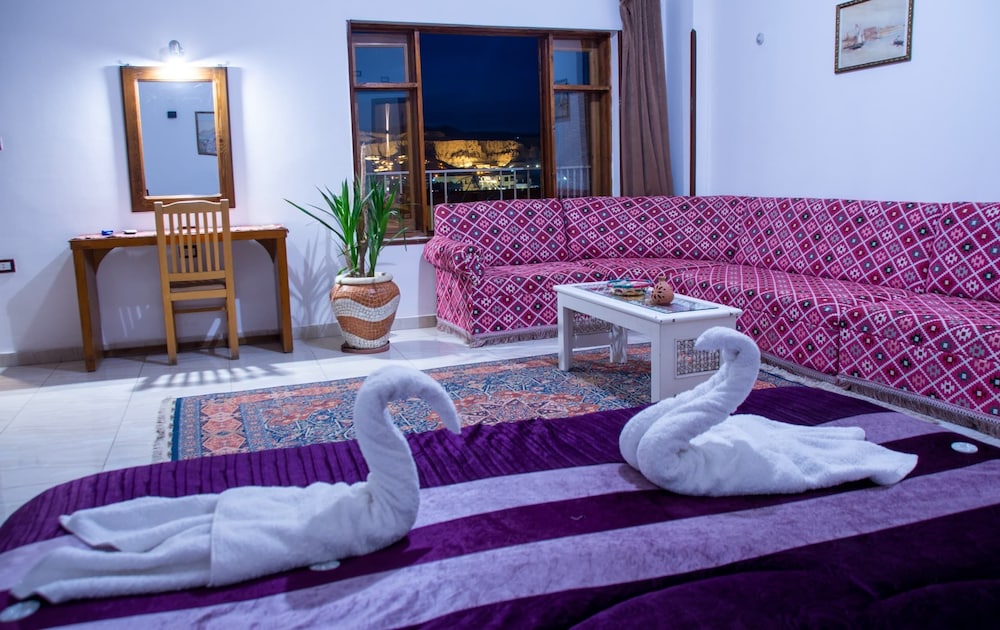 2 BEDROOMS, FAMILY SUITE