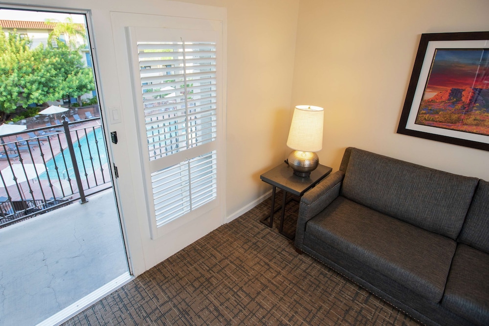 Embassy Suites by Hilton Scottsdale Resort 35/63