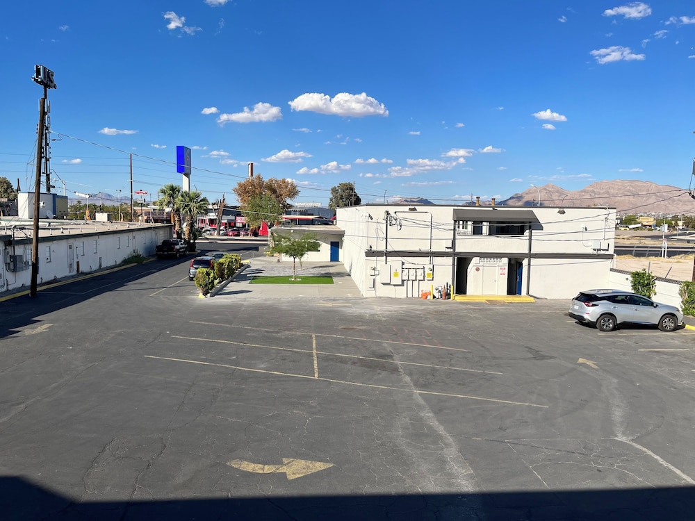 Motel6 Las Vegas, NV - Downtown Fremont St 23/31