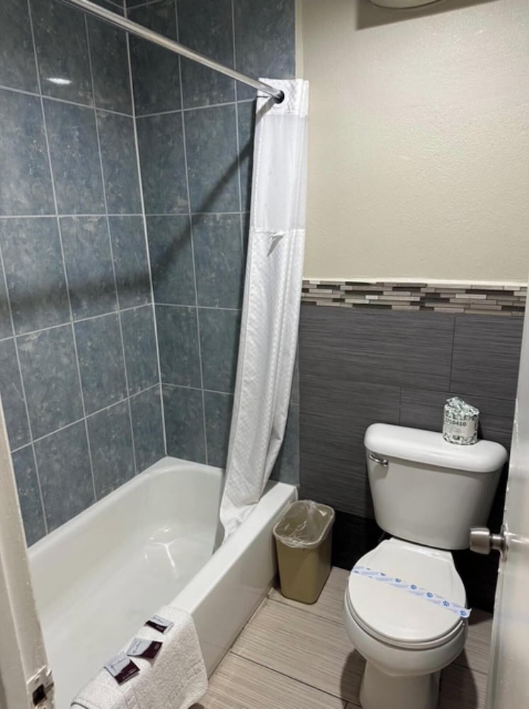 Heritage Inn And Suites 50/58