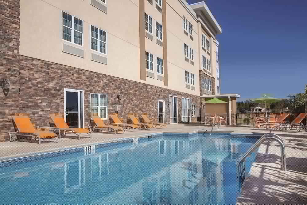 La Quinta Inn & Suites by Wyndham Forsyth 3/45