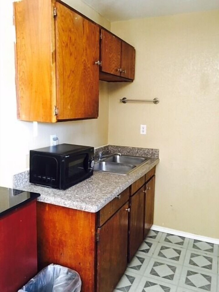 Ranch House Inn and Suites 4/28