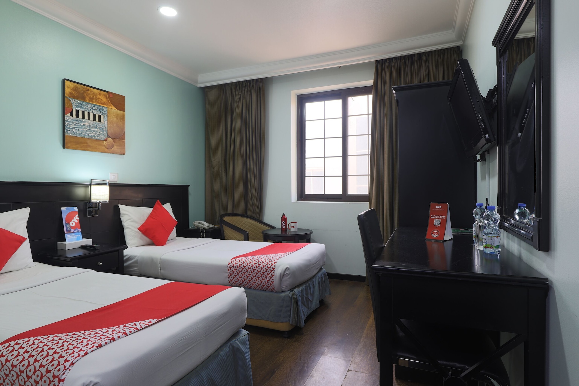 غرفة قياسية بسرير كينج وسرير كوين، Eureka Hotel 2/5