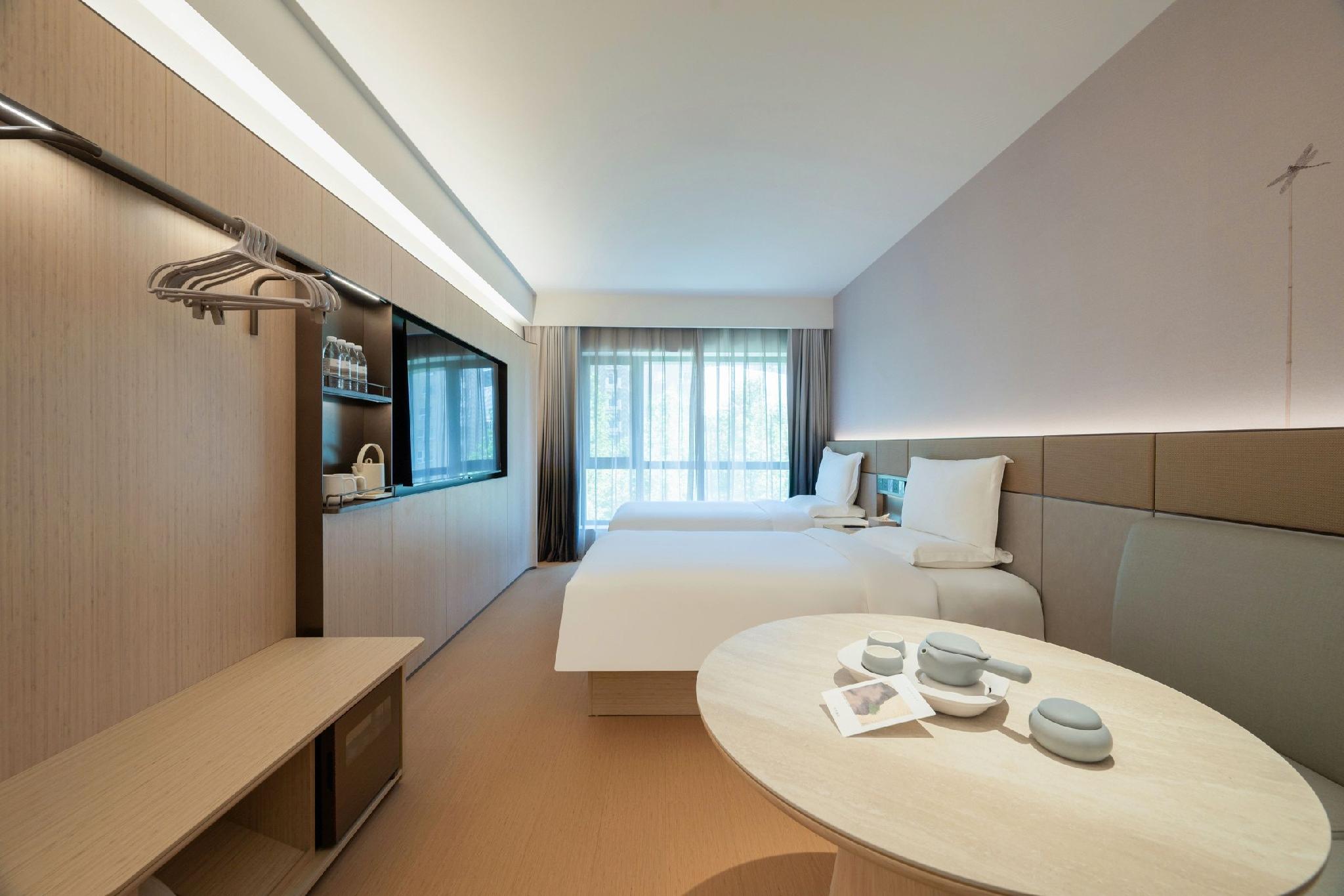 Business, Twin Beds