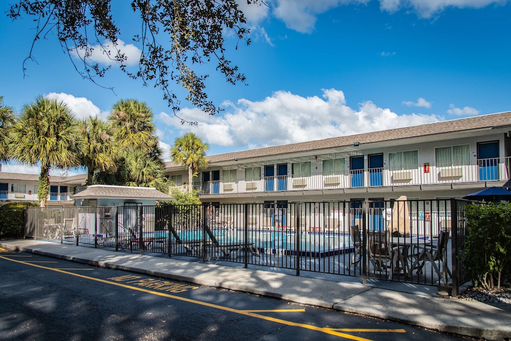 Motel6 Kissimmee, FL - Orlando 55/64
