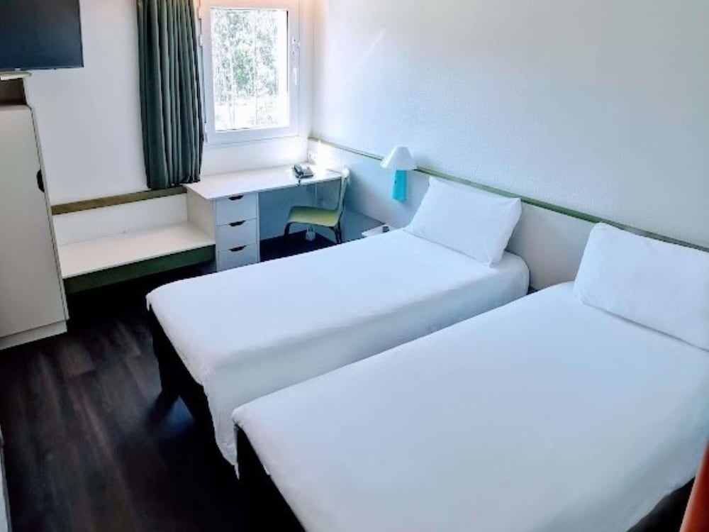 ibis Porto Sul Europarque 14/76