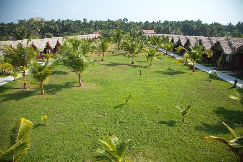 Symphony Palms Beach Resort 38/57