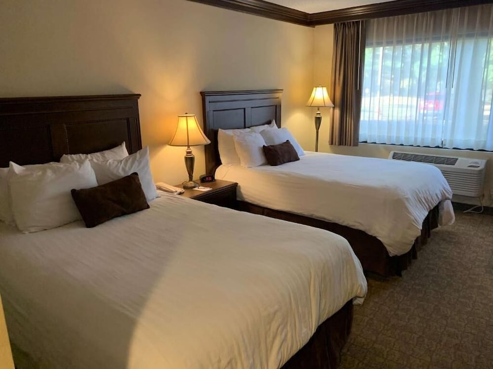 Fourwinds Lakeside Inn Marina 5/48