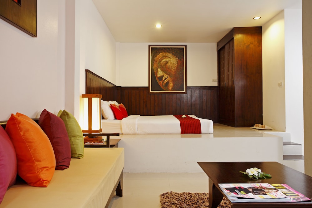 Club Bamboo Boutique Patong Beach Resort 64/85