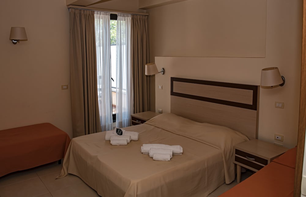HOTEL MILOMAX 22/68