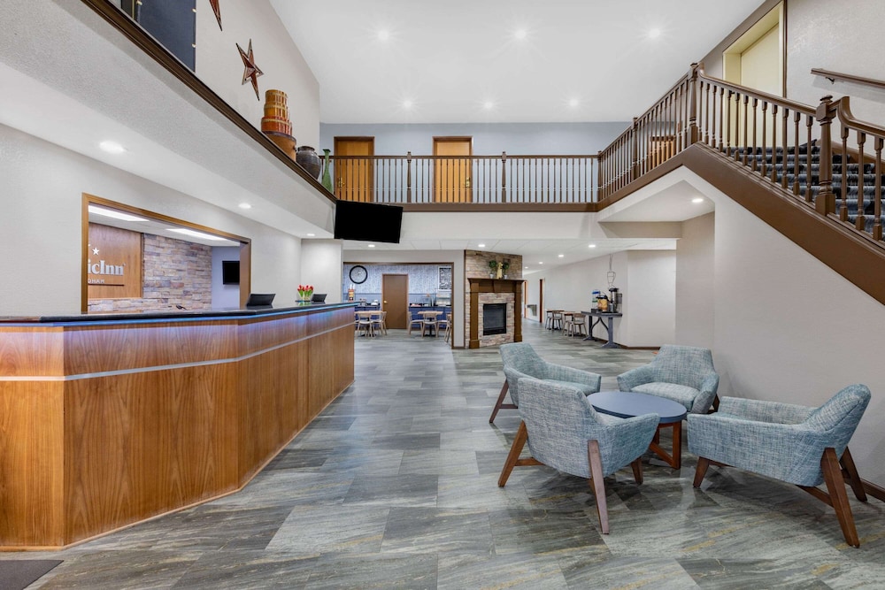 AmericInn by Wyndham Pella 4/43