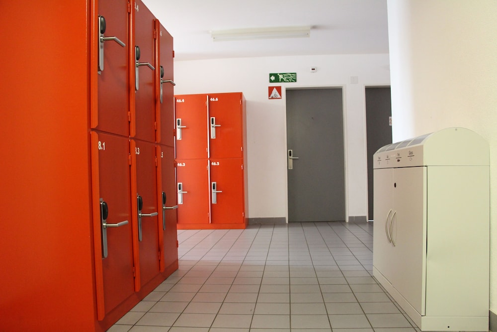 Geneva Hostel 14/70