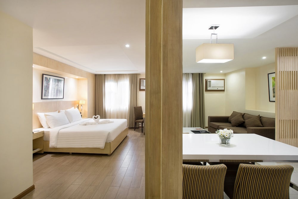 Golden Prince Hotel And Suites 46/50
