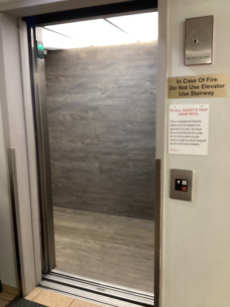 Motel6 Bridgeview, IL 36/64