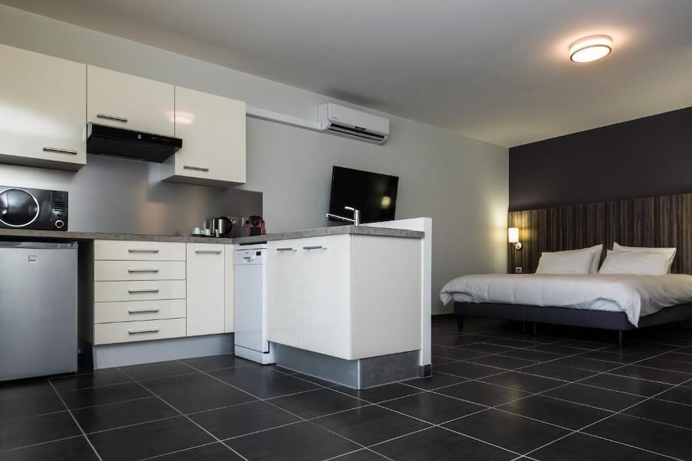 جناح كومفورت بسرير كوين بشرفة بمطبخ، Eclipse Apartment 3/7