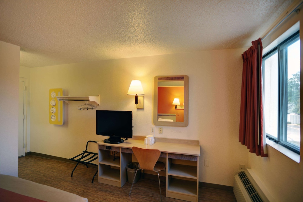 Motel6 Council Bluffs, IA - Omaha East 55/68