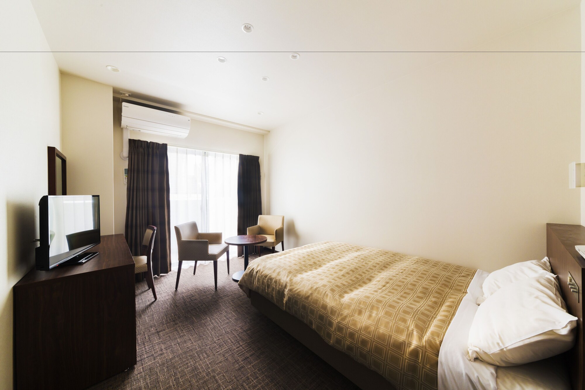 ROOM, DOUBLE BED