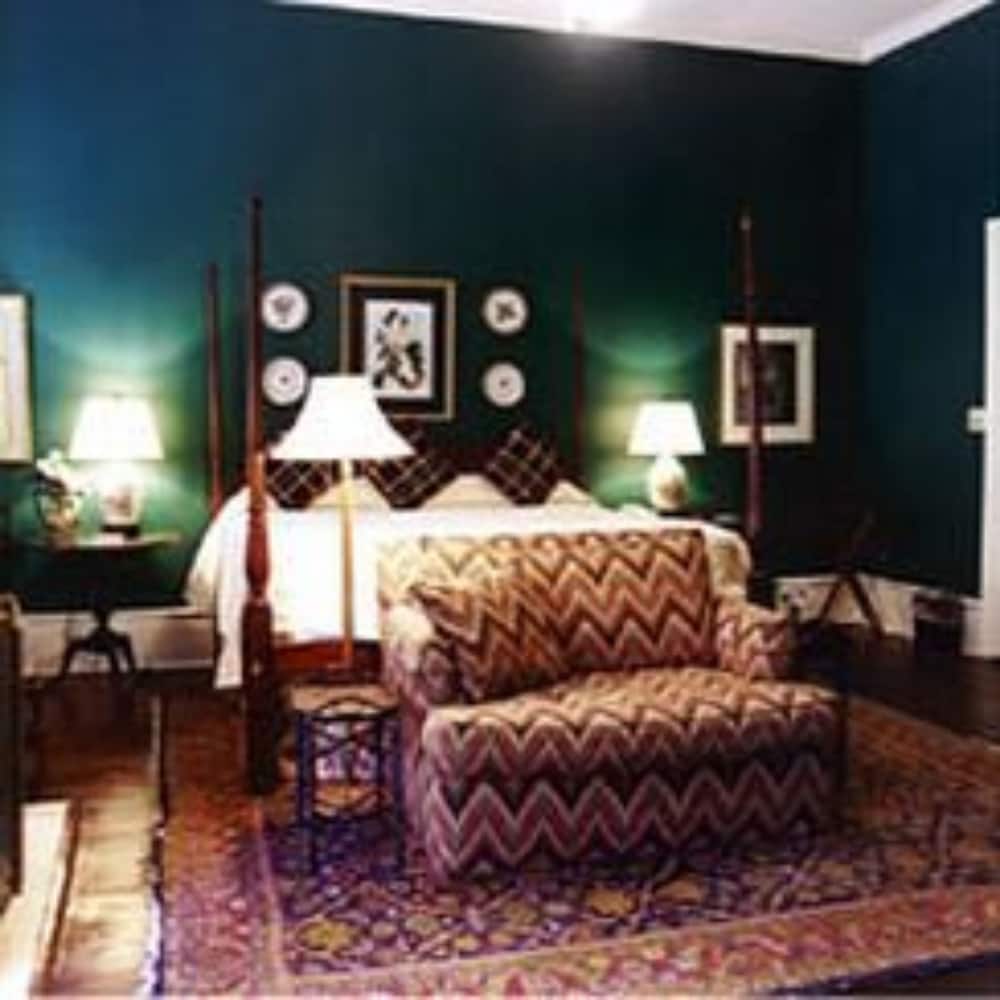 1842 Inn 51/74