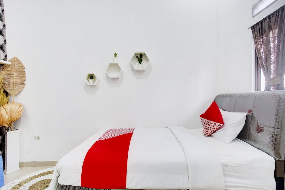 OYO 90124 Oemah Ratu Hostel Syariah 16/28