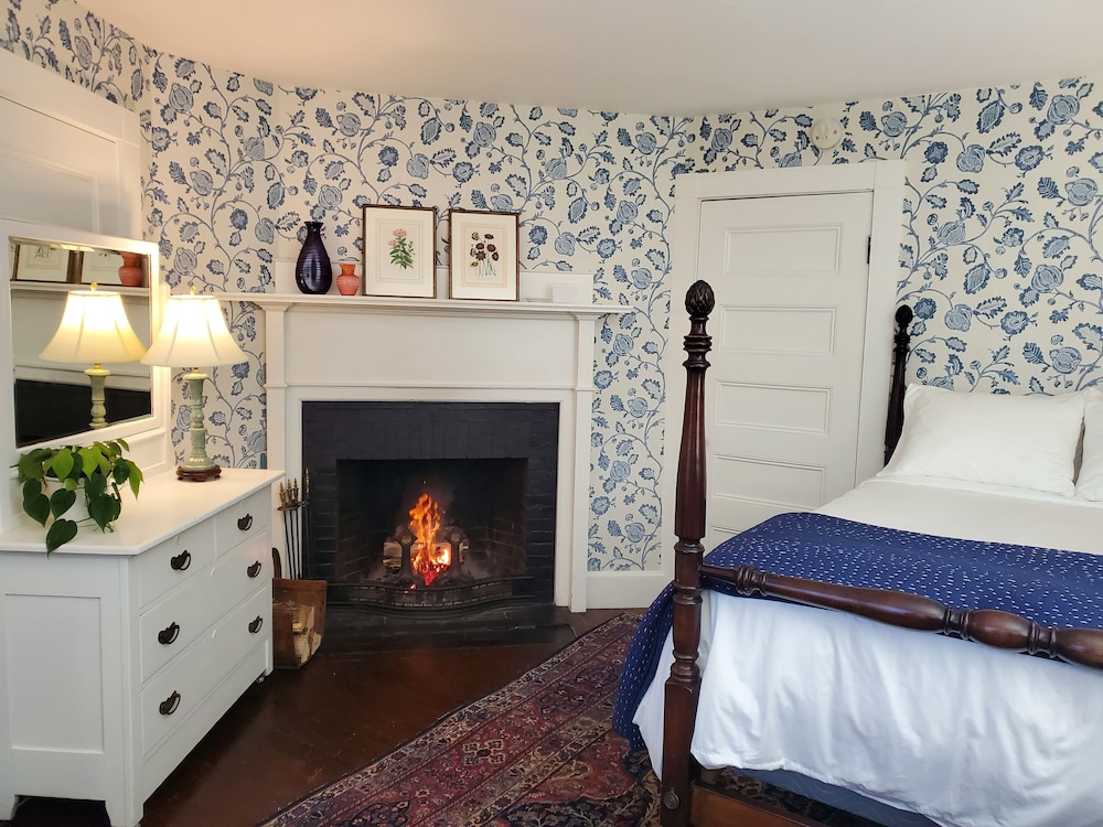 Harbourside Inn 5/50