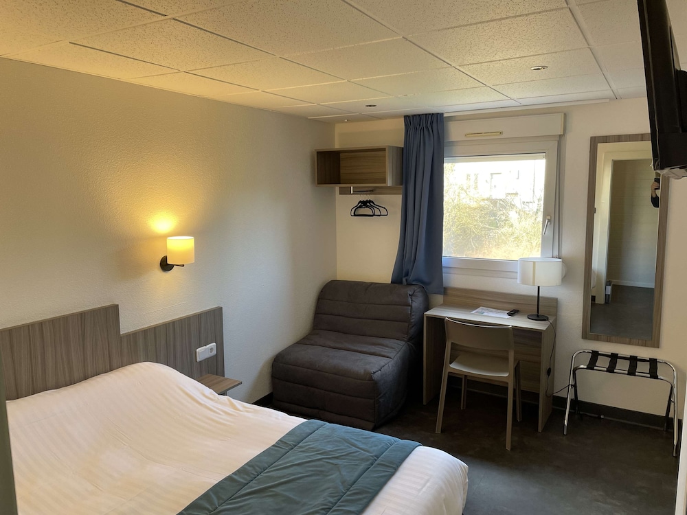 Standard, 1 Double and 1 Single Bed