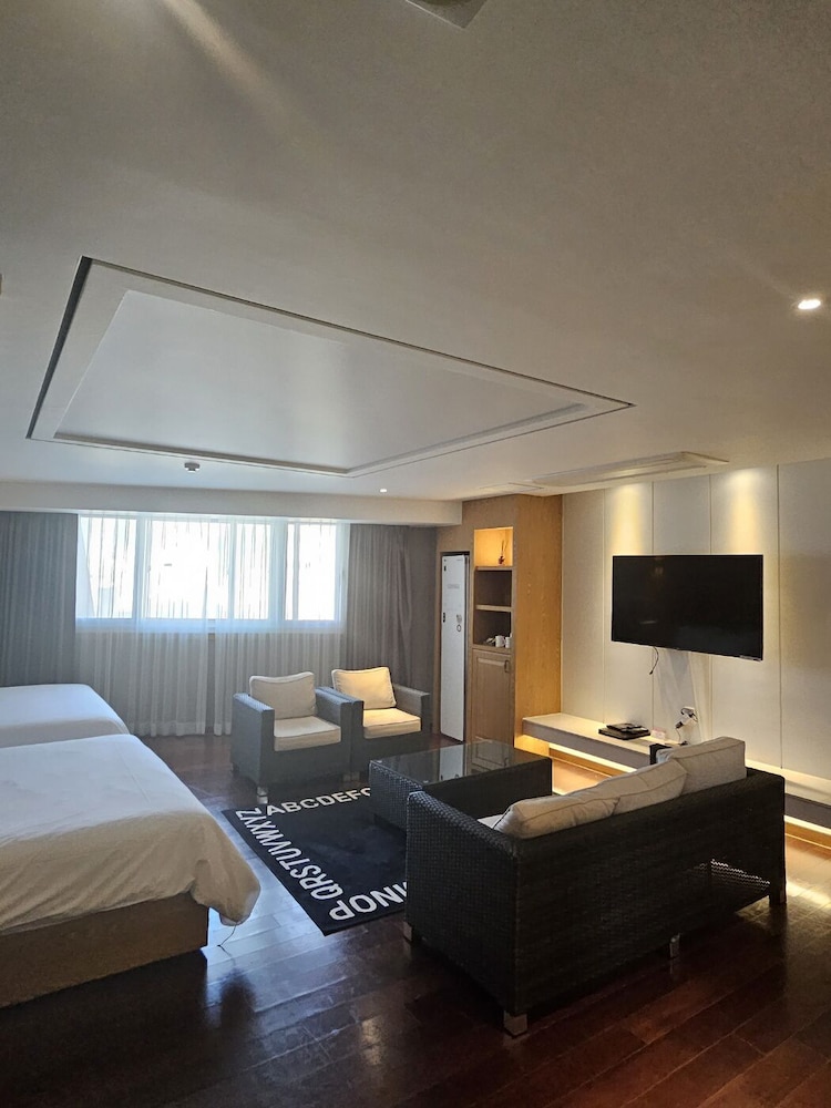 Bentley Hotel Chungjang 17/38